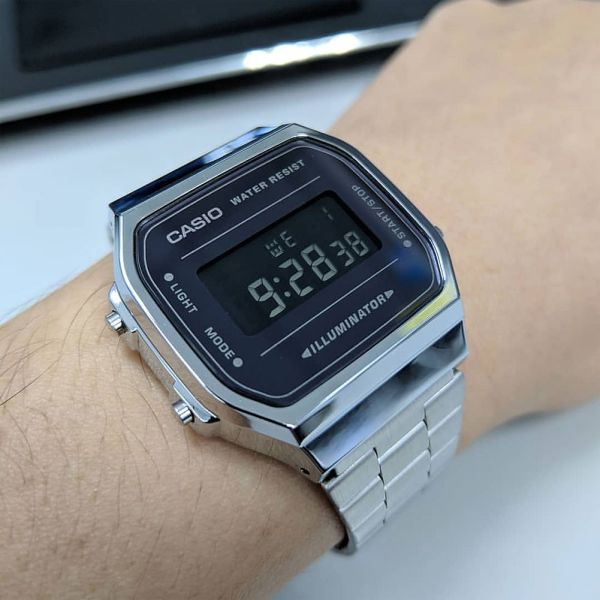 Casio Unisex Digital A168WEM-1VT Japan-Automatic Stainless Steel Watch Silver